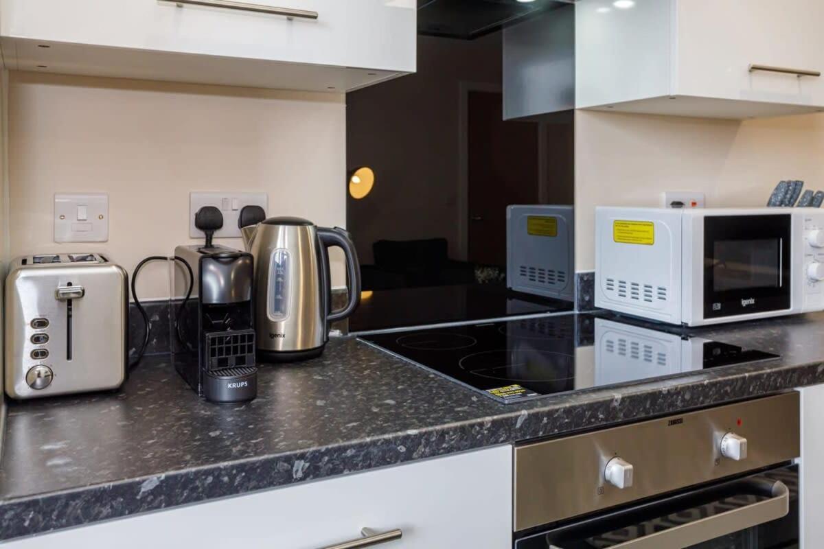 Modern 1 Bedroom Apartment, Manchester Eksteriør bilde